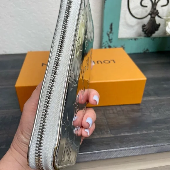 💫SOLD LV Zippy Wallet Silver Monogram Miroir - Picture 14 of 16